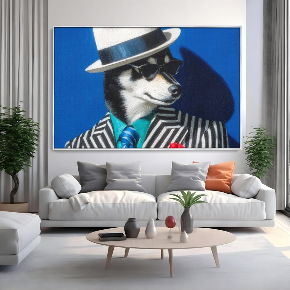 Tablou canvas cu tablou canvas cu caine imbracat elegant, in rama de aluminiu argintiu, pe perete intr-un living